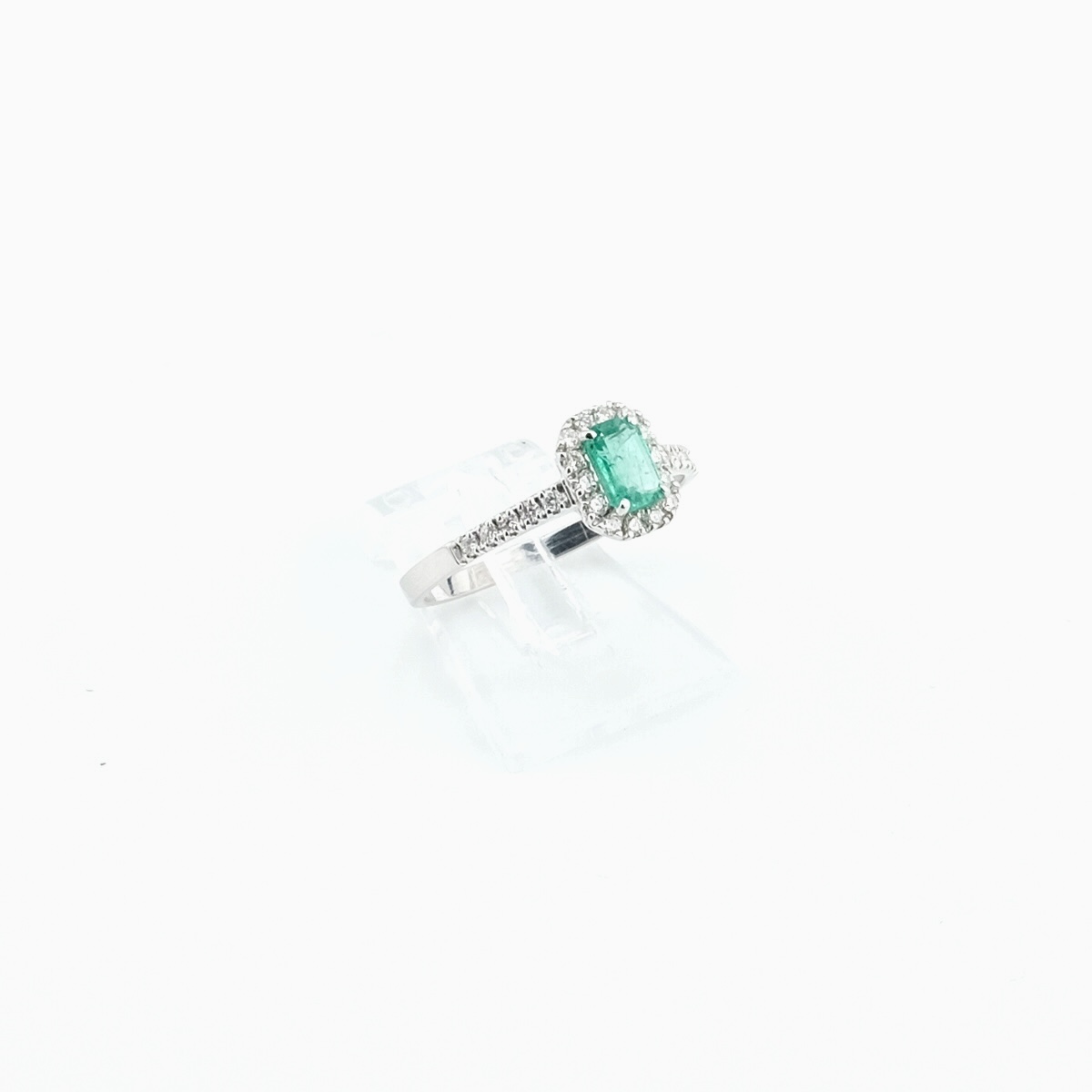 Anello con Smeraldo Ottagonale e Diamanti